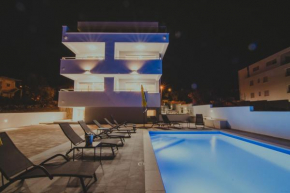 Pool and Breakfast Apartments Villa Maro